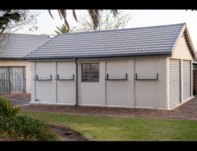 3 BEDROOM FREEHOLD FOR SALE IN FARRARMERE